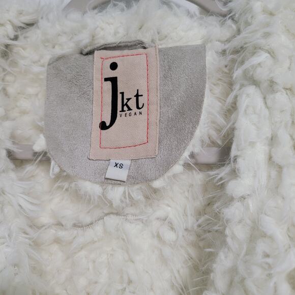 NWT JKT Vegan Sheepskin Vest Anthropologie Tan Pockets Hook and Eye Size XS - Picture 8 of 10